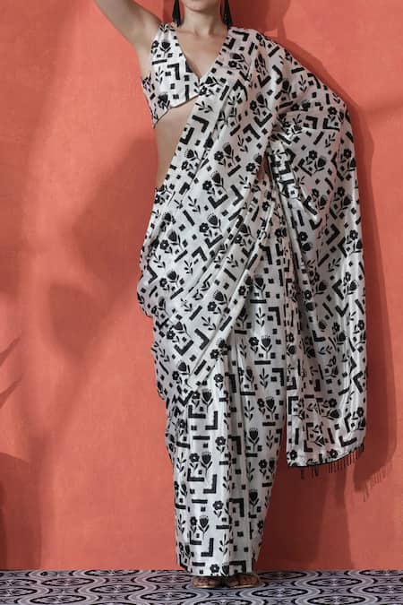 Shop_Naintara Bajaj_Off White V-neck Printed Pre-draped Saree And Blouse Set _Online_at_Aza_Fashions