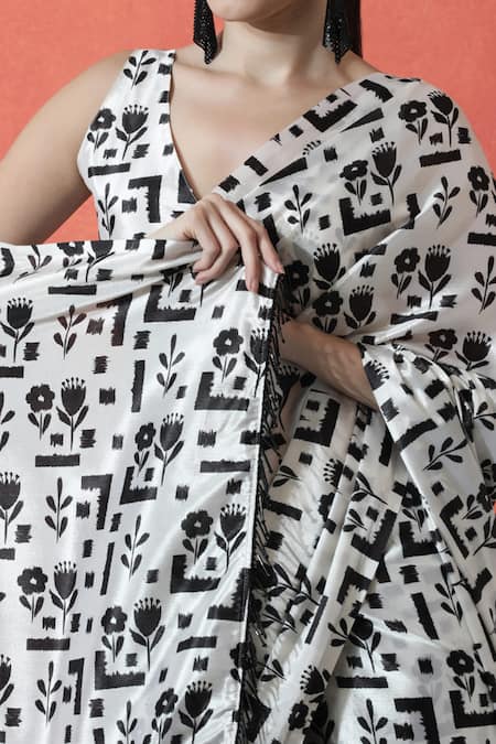 Buy Naintara Bajaj Off White V-neck Printed Pre-draped Saree And Blouse Set Buy_Naintara Bajaj_Off White V-neck Printed Pre-draped Saree And Blouse Set