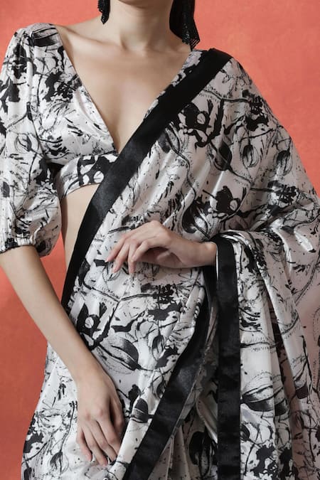 Naintara Bajaj_Off White V-neck Printed Pre-draped Saree And Blouse Set _at_Aza_Fashions