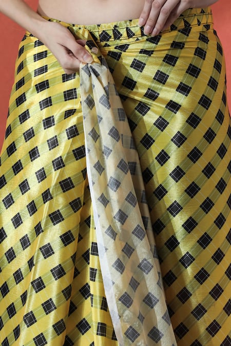 Buy_Naintara Bajaj_Yellow Round Neck And Black Printed Pre-draped Saree 