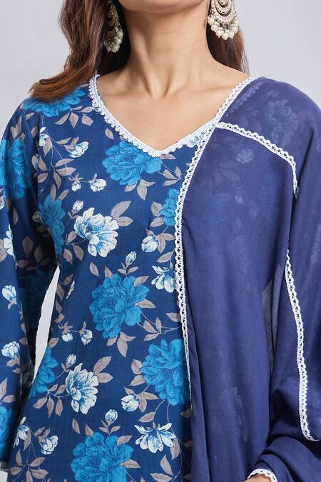 Shop_Naintara Bajaj_Blue Cotton V-neck Printed Kurta Set _Online_at_Aza_Fashions