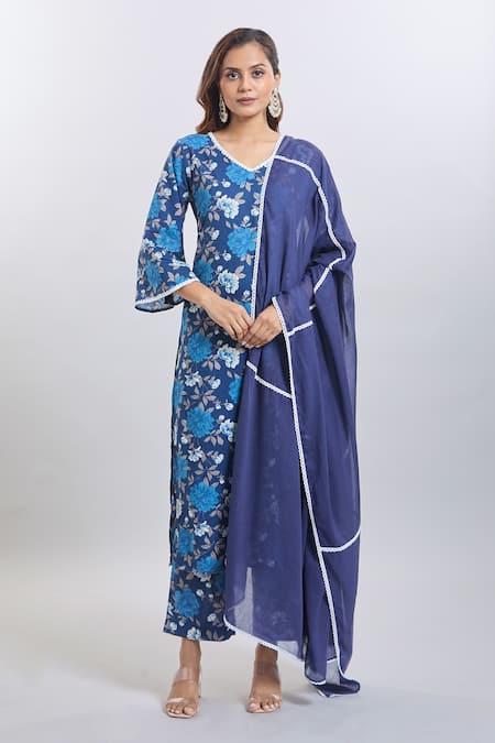 Naintara Bajaj_Blue Cotton V-neck Printed Kurta Set _at_Aza_Fashions