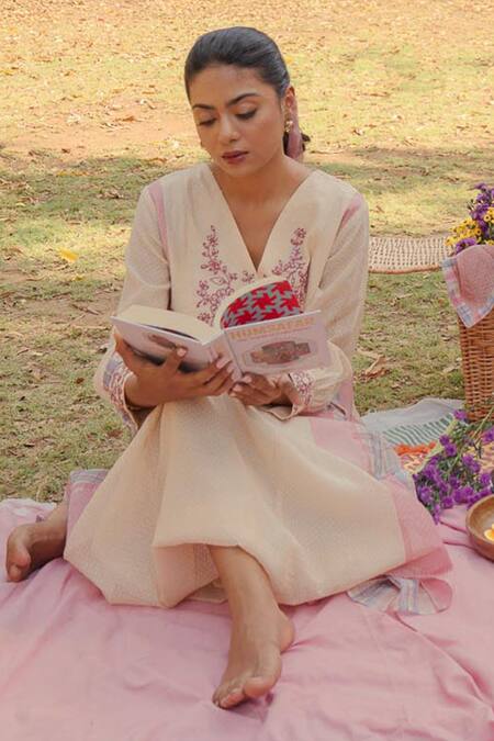 Pants And Pajamas_Beige Chanderi Embroidery Split V-neck Kurta Set With Stole _Online_at_Aza_Fashions