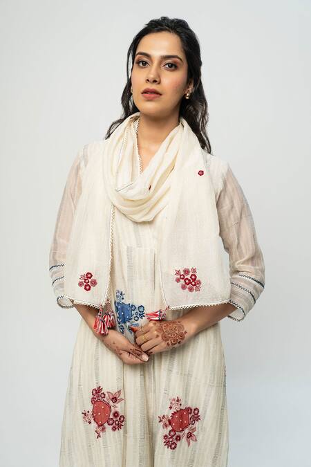 Pants And Pajamas White Chanderi Embroidery Round Neck Printed Kurta Set Online at Aza Fashions Pants And Pajamas_White Chanderi Embroidery Round Neck Printed Kurta Set _Online_at_Aza_Fashions