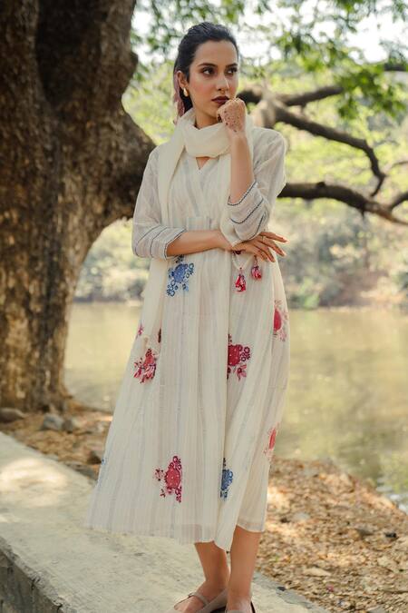 Pants And Pajamas White Chanderi Embroidery Round Neck Printed Kurta Set at Aza Fashions Pants And Pajamas_White Chanderi Embroidery Round Neck Printed Kurta Set _at_Aza_Fashions