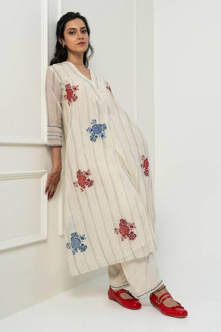 Pants And Pajamas White Chanderi Embroidery V-neck Floral Printed Kurta Set Online at Aza Fashions Pants And Pajamas_White Chanderi Embroidery V-neck Floral Printed Kurta Set _Online_at_Aza_Fashions
