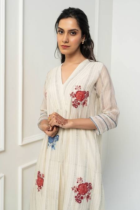 Shop Pants And Pajamas White Chanderi Embroidery V-neck Floral Printed Kurta Set Online at Aza Fashions Shop_Pants And Pajamas_White Chanderi Embroidery V-neck Floral Printed Kurta Set _Online_at_Aza_Fashions