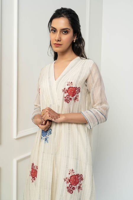 Pants And Pajamas White Chanderi Embroidery V-neck Floral Kurta Online at Aza Fashions Pants And Pajamas_White Chanderi Embroidery V-neck Floral Kurta _Online_at_Aza_Fashions