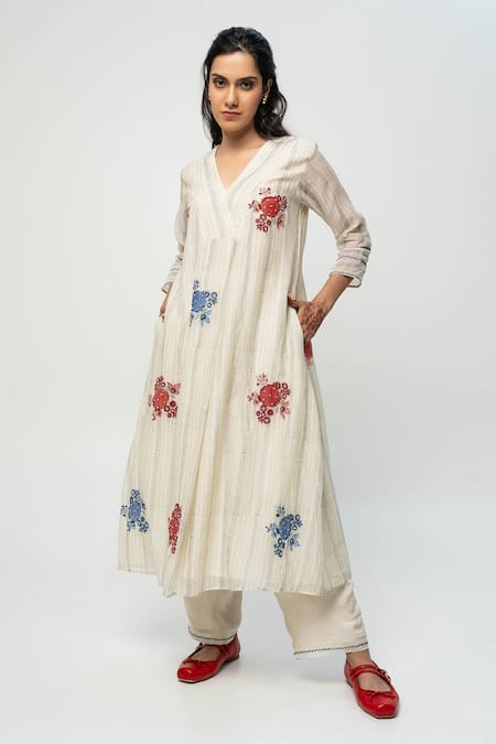 Pants and Pajamas Chanderi Floral Embroidered Kurta 