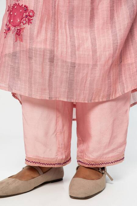 Pants And Pajamas Pink Chanderi Embroidery V-neck Kurta Set Online at Aza Fashions Pants And Pajamas_Pink Chanderi Embroidery V-neck Kurta Set _Online_at_Aza_Fashions