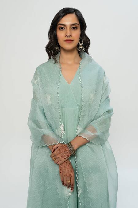 Buy Pants And Pajamas Green Chanderi, Organza Embroidery V-neck Kurta Set With Stole Online at Aza Fashions Buy_Pants And Pajamas_Green Chanderi, Organza Embroidery V-neck Kurta Set With Stole _Online_at_Aza_Fashions