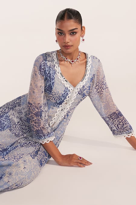 Mustard Moon By Neyha And Vrinda Blue Georgette Lace, Embroidery V-neck Cornflower Printed Kurta Set at Aza Fashions Mustard Moon By Neyha And Vrinda_Blue Georgette Lace, Embroidery V-neck Cornflower Printed Kurta Set _at_Aza_Fashions