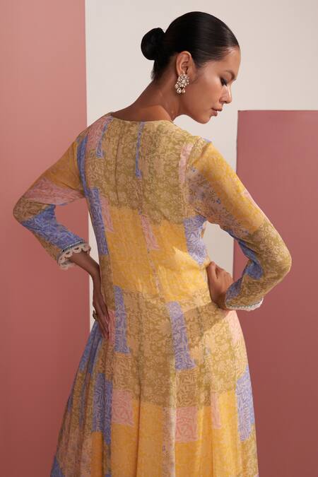 Mustard Moon By Neyha And Vrinda_Multi Color Georgette Lace, Sequins V-neck Neelima Yellow Printed Kurta Set _at_Aza_Fashions