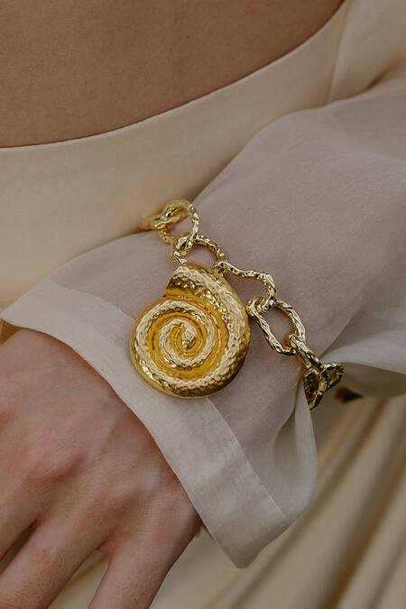 Shop Arvino Gold Plated Coral Shell Link Bracelet Online at Aza Fashions Shop_Arvino_Gold Plated Coral Shell Link Bracelet _Online_at_Aza_Fashions