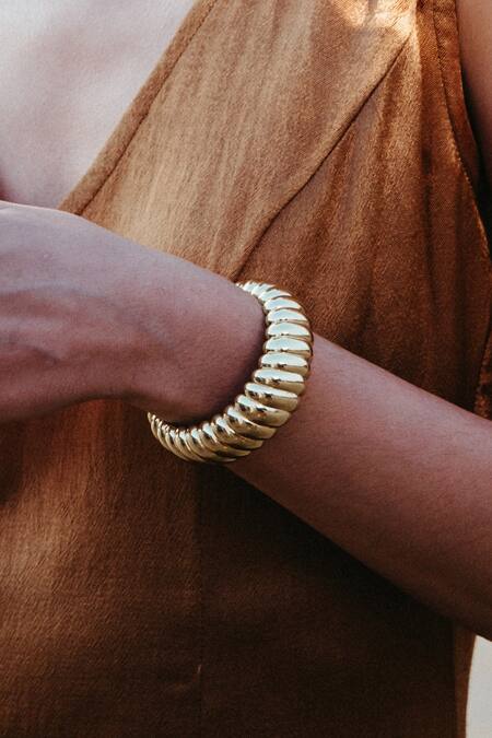 Buy Arvino Gold Plated Twisted Tide Cuff Bracelet Online at Aza Fashions Buy_Arvino_Gold Plated Twisted Tide Cuff Bracelet _Online_at_Aza_Fashions