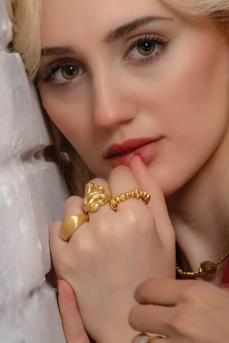 Buy_Arvino_Gold Plated Kodi Ripple Band Ring _Online_at_Aza_Fashions