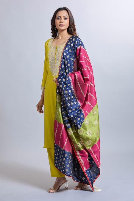 Samyukta Singhania_Yellow Viscose, Organza Embroidery Round Neck Lemon Kurta Set _Online_at_Aza_Fashions