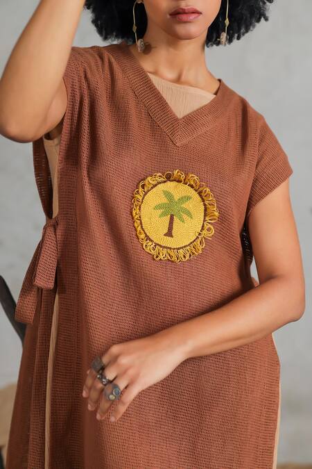 Buy_Coeur_Brown Embroidery Midi Dress With Bib Overlay 