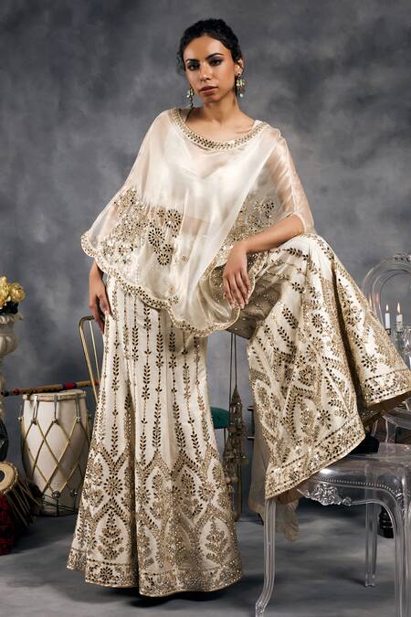 Shop Vandana Sethi Ivory Silk, Satin Mirrors Round Neck Gold Embroidered Kurta Set Shop_Vandana Sethi_Ivory Silk, Satin Mirrors Round Neck Gold Embroidered Kurta Set
