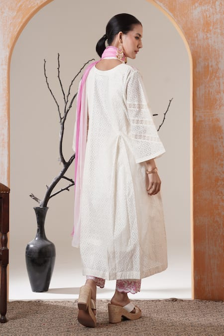 Surabhi Arya Chanderi White Kurta Set With Dupatta 