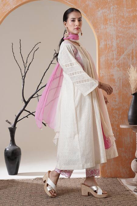 Surabhi Arya_White Chanderi Embroidery Keyhole Neck Kurta Set With Dupatta _at_Aza_Fashions