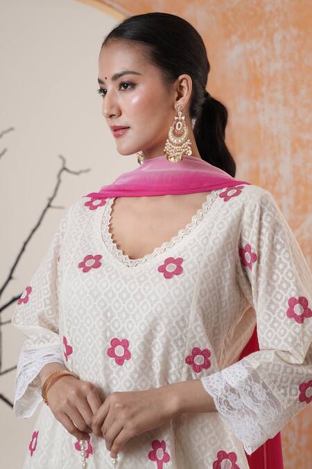 Surabhi Arya White Chanderi Embroidery V-neck Floral Kurta Set Online at Aza Fashions Surabhi Arya_White Chanderi Embroidery V-neck Floral Kurta Set _Online_at_Aza_Fashions