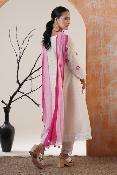 Surabhi Arya White Chanderi Floral Embroidered Kurta Set 