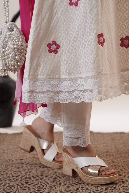 Shop Surabhi Arya White Chanderi Embroidery V-neck Floral Kurta Set Online at Aza Fashions Shop_Surabhi Arya_White Chanderi Embroidery V-neck Floral Kurta Set _Online_at_Aza_Fashions