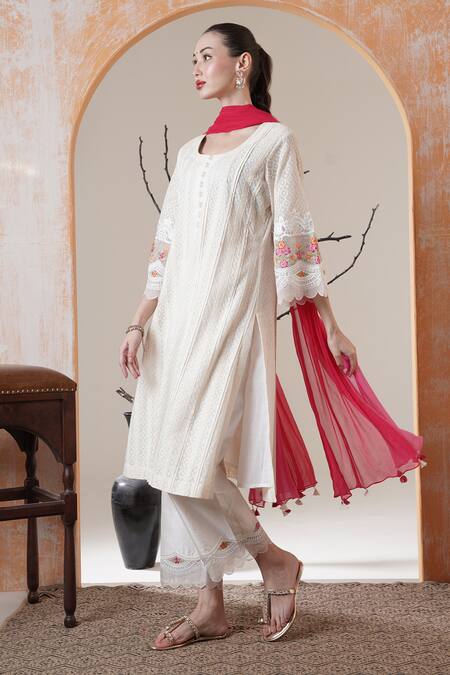 Surabhi Arya_White Chanderi Embroidery, Tassels Scoop Neck Kurta Set _at_Aza_Fashions
