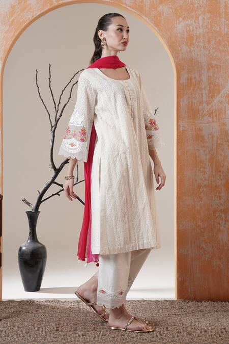 Buy_Surabhi Arya_White Chanderi Embroidery, Tassels Scoop Neck Kurta Set 