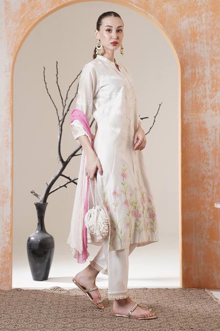 Surabhi Arya_White Chanderi Embroidery Collared Kurta Set With Dupatta _Online_at_Aza_Fashions