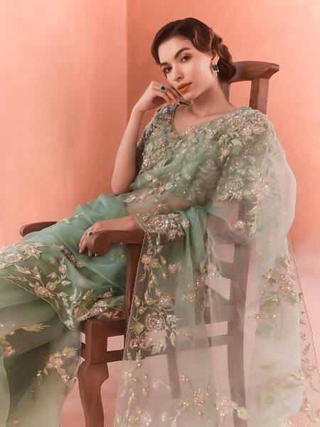 Summer By Priyanka Gupta_Green Organza Sequins, Embroidery Round Neck Wild Rose Dori Saree Set_Online_at_Aza_Fashions