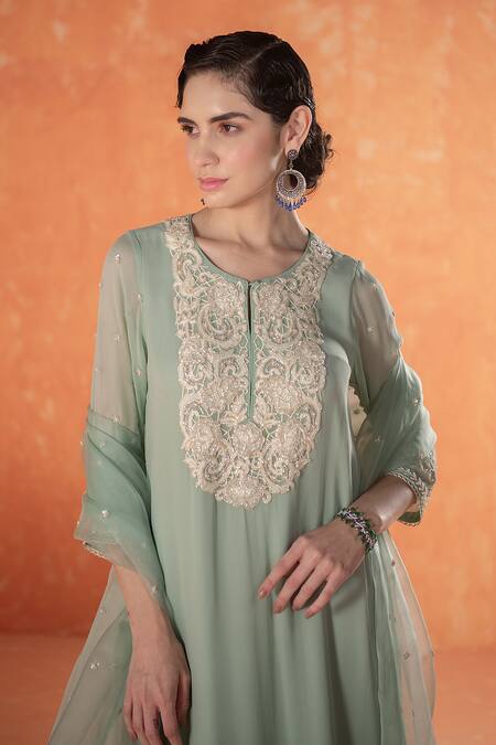 Summer By Priyanka Gupta_Green Georgette, Organza Embroidery Round Neck Asteria Straight Kurta Set_Online_at_Aza_Fashions