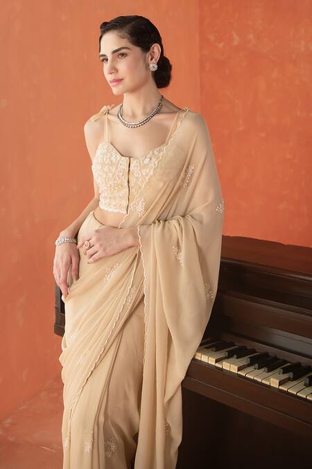 Summer By Priyanka Gupta_Beige Chiffon, Georgette Embroidery Round Neck Dandelion Saree Set_Online_at_Aza_Fashions