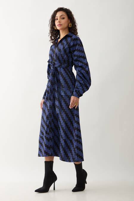 Son Of A Noble Snob Black Cotton Satin Collared Anika Midi Dress With Pathway Print Online at Aza Fashions Son Of A Noble Snob_Black Cotton Satin Collared Anika Midi Dress With Pathway Print _Online_at_Aza_Fashions