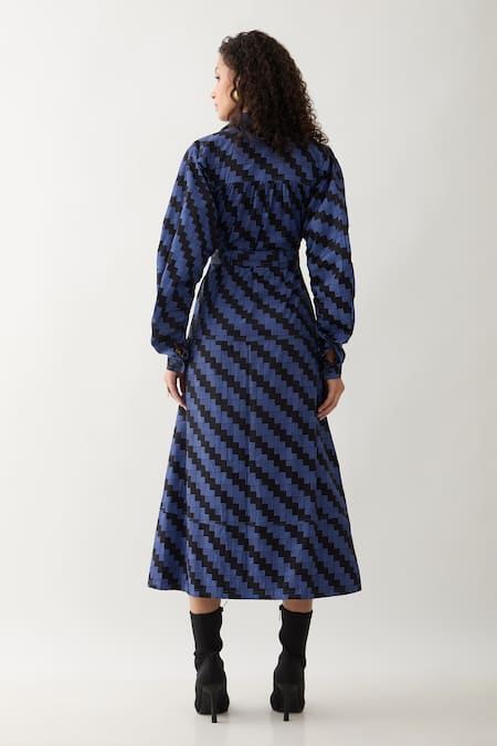 Shop Son Of A Noble Snob Black Cotton Satin Collared Anika Midi Dress With Pathway Print at Aza Fashions Shop_Son Of A Noble Snob_Black Cotton Satin Collared Anika Midi Dress With Pathway Print _at_Aza_Fashions