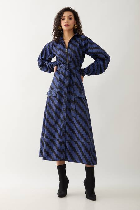 Buy Son Of A Noble Snob Black Cotton Satin Collared Anika Midi Dress With Pathway Print Online at Aza Fashions Buy_Son Of A Noble Snob_Black Cotton Satin Collared Anika Midi Dress With Pathway Print _Online_at_Aza_Fashions