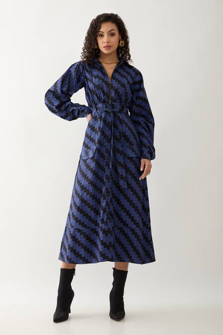 Shop Son Of A Noble Snob Black Cotton Satin Collared Anika Midi Dress With Pathway Print Online at Aza Fashions Shop_Son Of A Noble Snob_Black Cotton Satin Collared Anika Midi Dress With Pathway Print _Online_at_Aza_Fashions