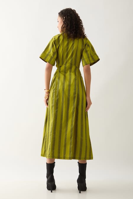 Shop Son Of A Noble Snob Green Cotton Satin Collared Leaf Catkin Print Midi Dress at Aza Fashions Shop_Son Of A Noble Snob_Green Cotton Satin Collared Leaf Catkin Print Midi Dress _at_Aza_Fashions