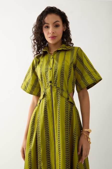 Son Of A Noble Snob Green Cotton Satin Collared Leaf Catkin Print Midi Dress at Aza Fashions Son Of A Noble Snob_Green Cotton Satin Collared Leaf Catkin Print Midi Dress _at_Aza_Fashions