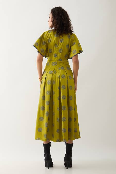 Shop Son Of A Noble Snob Green Cotton Satin Round Neck Leaf Floret Print Midi Dress at Aza Fashions Shop_Son Of A Noble Snob_Green Cotton Satin Round Neck Leaf Floret Print Midi Dress _at_Aza_Fashions