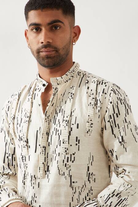 Son Of A Noble Snob_Ivory Linen Printed Slim Fit Kurta _at_Aza_Fashions