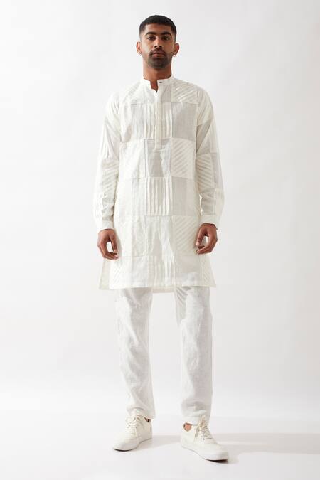 Son Of A Noble Snob_White Linen Slim Fit Check Pleated Kurta _at_Aza_Fashions