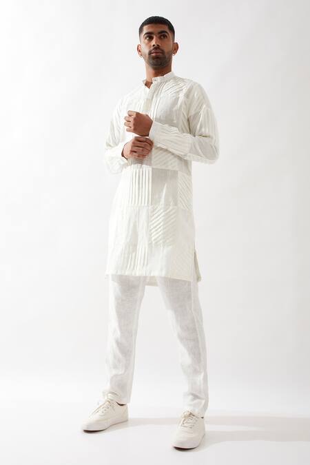Buy_Son Of A Noble Snob_White Linen Slim Fit Check Pleated Kurta 