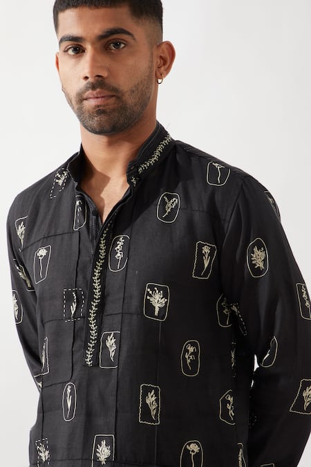 Son Of A Noble Snob_Black Linen Slate Stamp Printed Kurta _at_Aza_Fashions