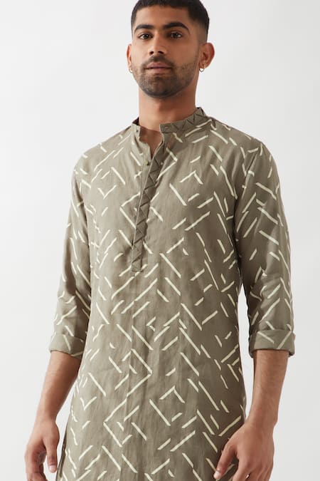 Shop_Son Of A Noble Snob_Olive Green Linen Applique Printed Slim Fit Kurta _Online_at_Aza_Fashions