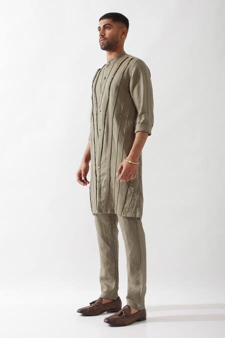 Son Of A Noble Snob Olive Green Linen Caterpillar Texture Kurta Online at Aza Fashions Son Of A Noble Snob_Olive Green Linen Caterpillar Texture Kurta _Online_at_Aza_Fashions