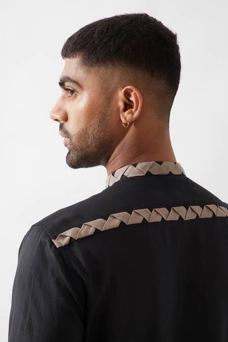 Shop Son Of A Noble Snob Black Linen Caterpillar Texture Kurta Shop_Son Of A Noble Snob_Black Linen Caterpillar Texture Kurta