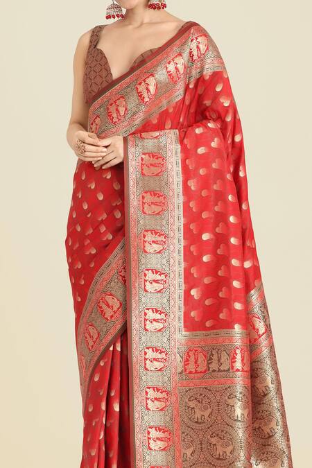 Naintara Bajaj Red Brocade, Silk Zari V-neck Banarasi Saree Set Online at Aza Fashions Naintara Bajaj_Red Brocade, Silk Zari V-neck Banarasi Saree Set _Online_at_Aza_Fashions