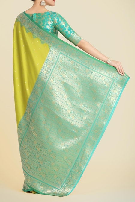 Shop_Naintara Bajaj_Green Zari, Embroidery Round Neck Parrot Banarasi Silk Saree Set _at_Aza_Fashions